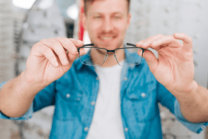 No Glasses Shop on the High Street? Why Online Reglazing Services Will Be Your Best Option